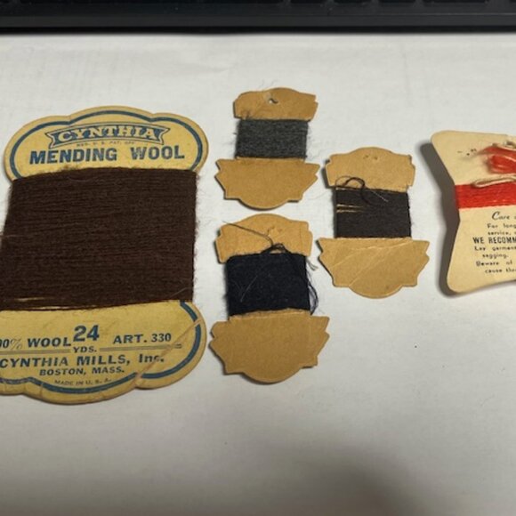 VTG Collection of Paper Spools of Mending Wools Yarns Brown Red Black Gray Lot 4 - Picture 7 of 14